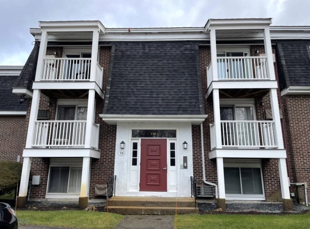 51 Will Dr, Canton