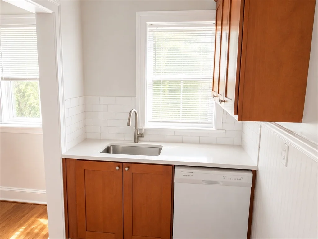 832 Montello, Brockton