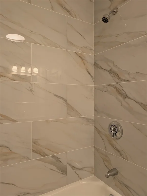 38 Regent St, Roxbury