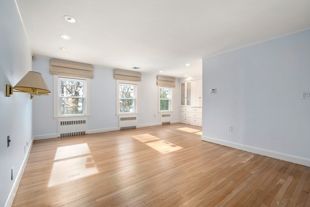 124 Rangeley Rd, Chestnut Hill