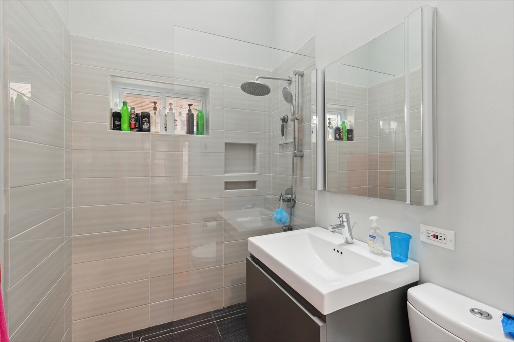 18 Hamilton Rd, Somerville