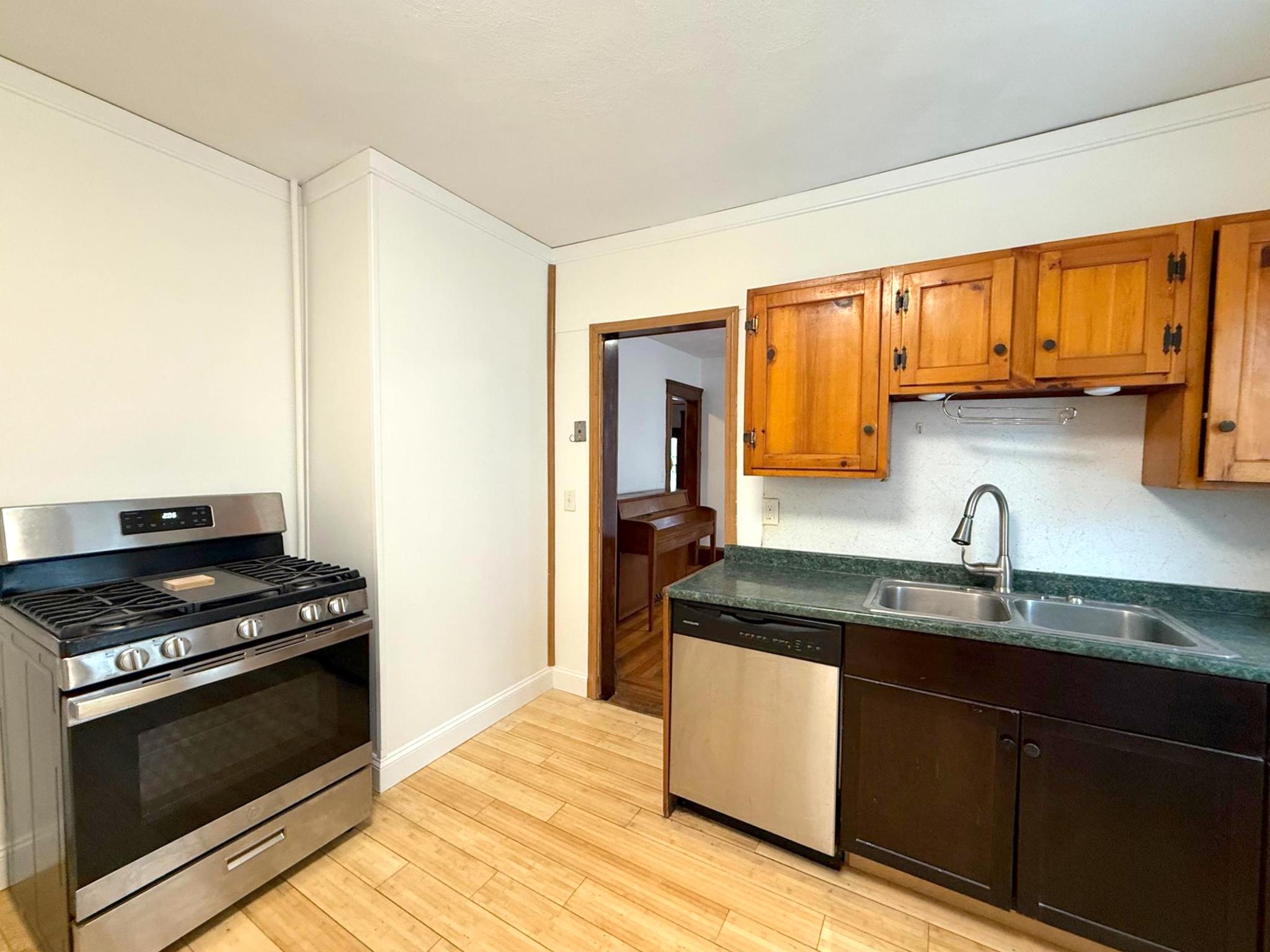 50 Simpson Ave, Tufts