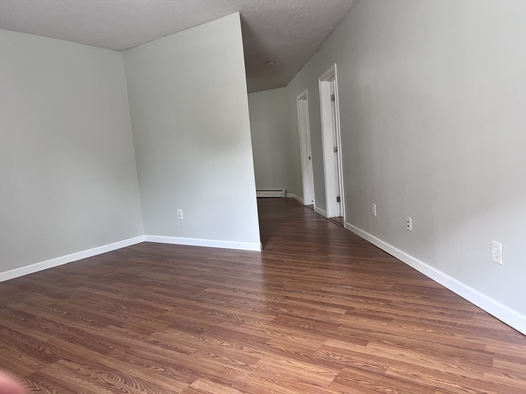 991 County St, Fall River