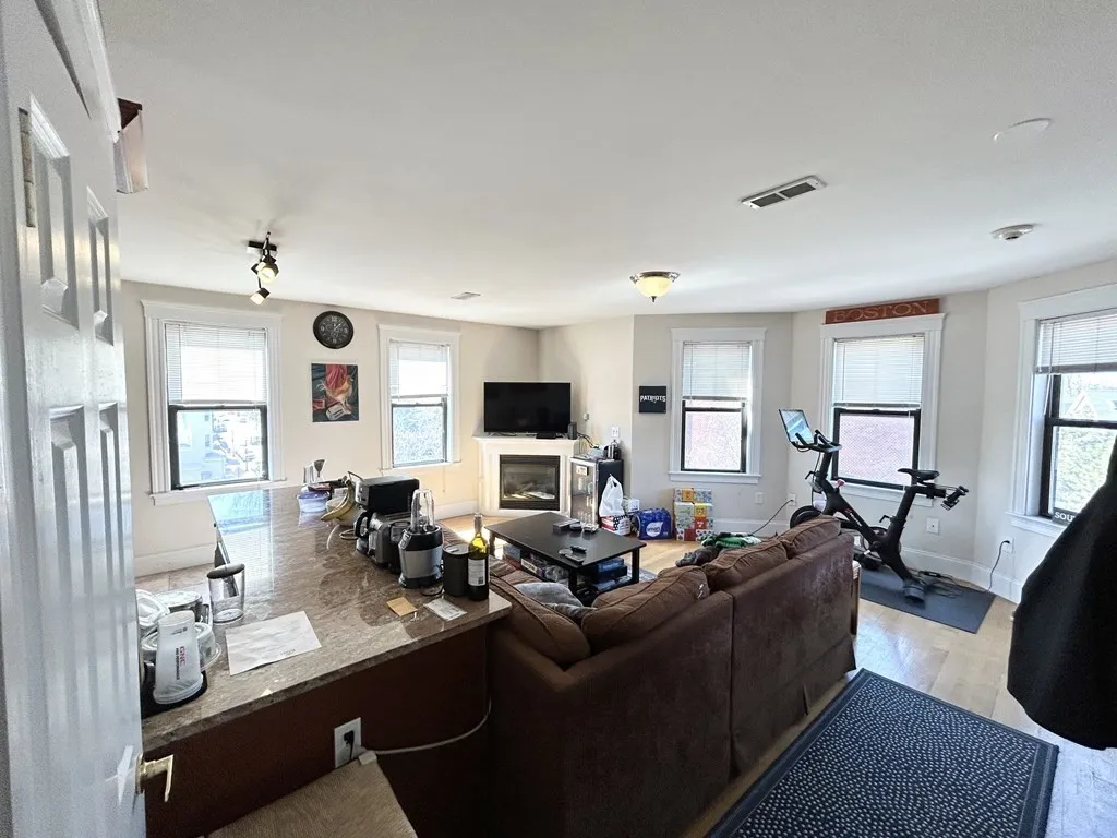 916 Dorchester St, Boston