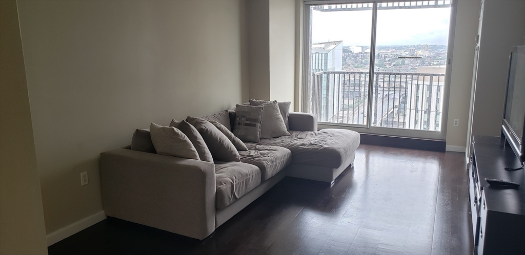 8 Museum Way, East Cambridge