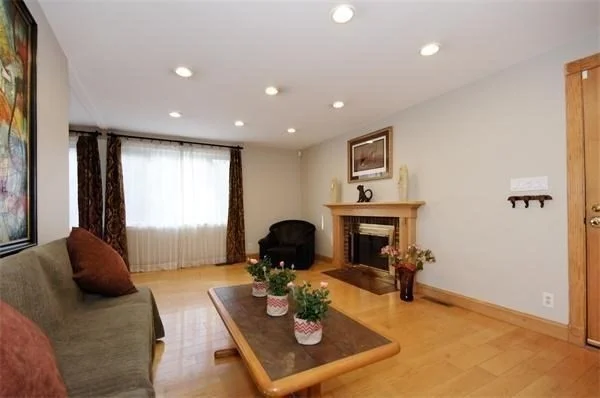 22 Westlund Rd, Belmont