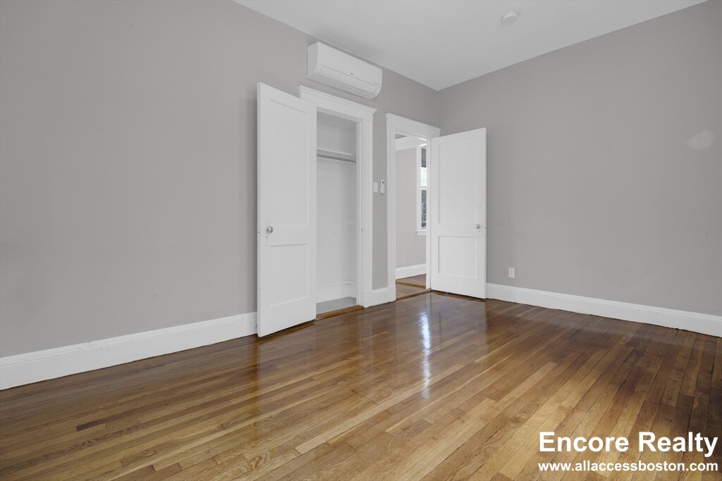 321 Summit Ave, Brighton