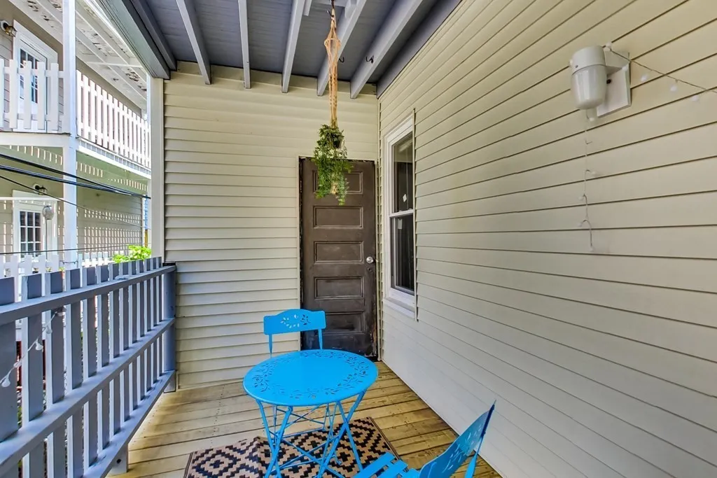 47 Hillside St, Mission Hill