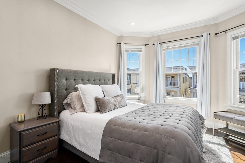 1048 Saratoga St, Boston