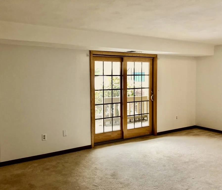 98 Apache Way, Tewksbury