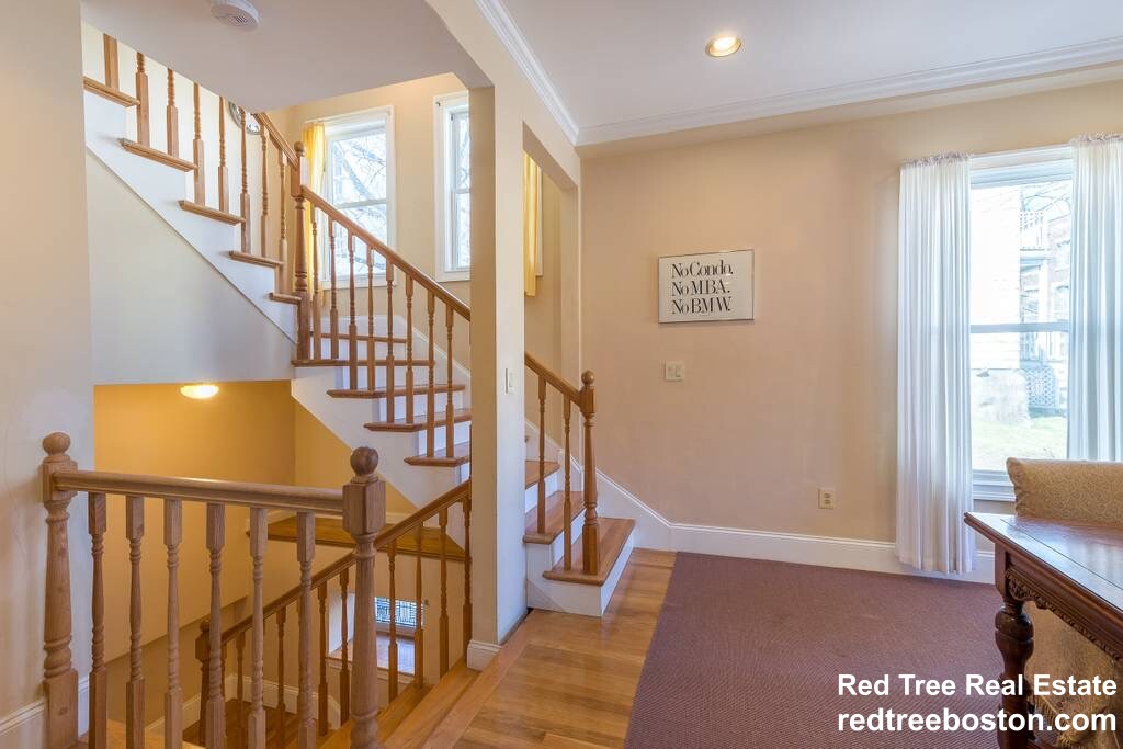 74 Georgia St, Roxbury