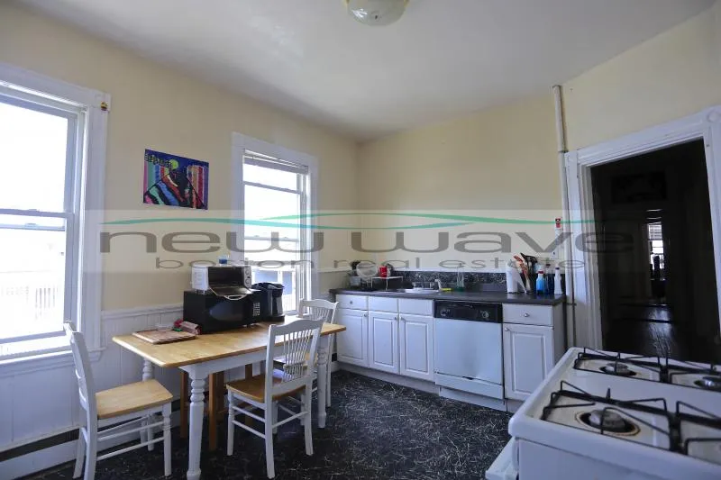 36 Cherokee St, Mission Hill