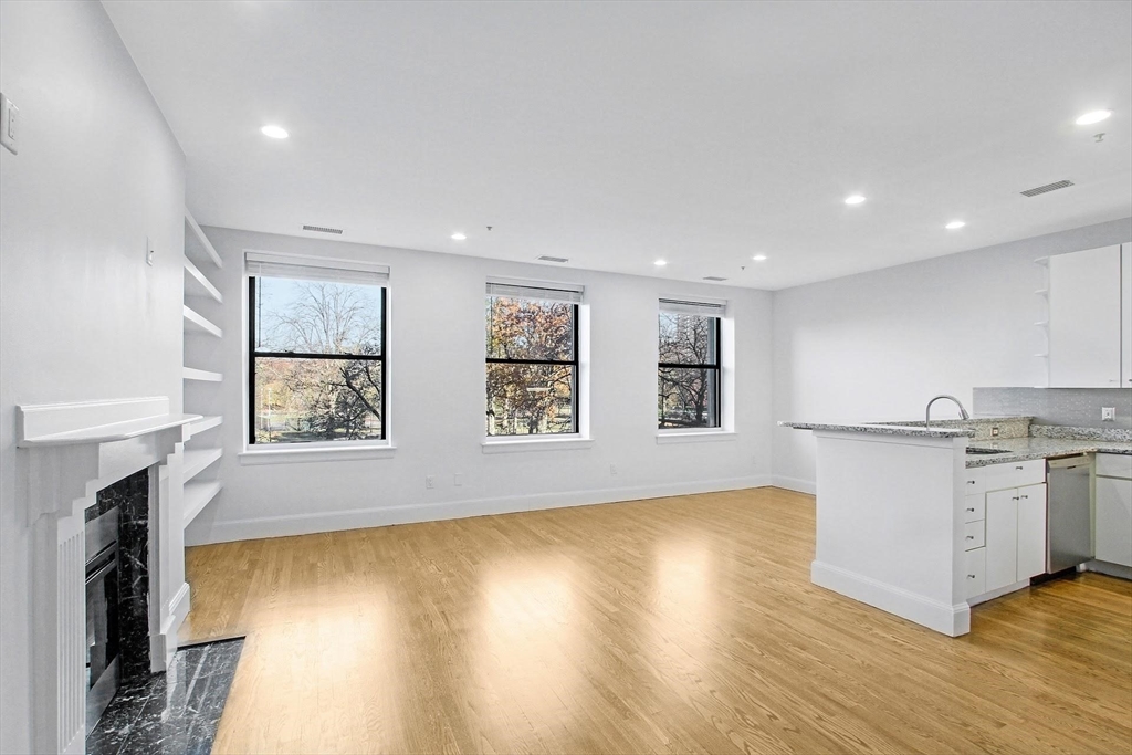 140 Boylston St, Back Bay