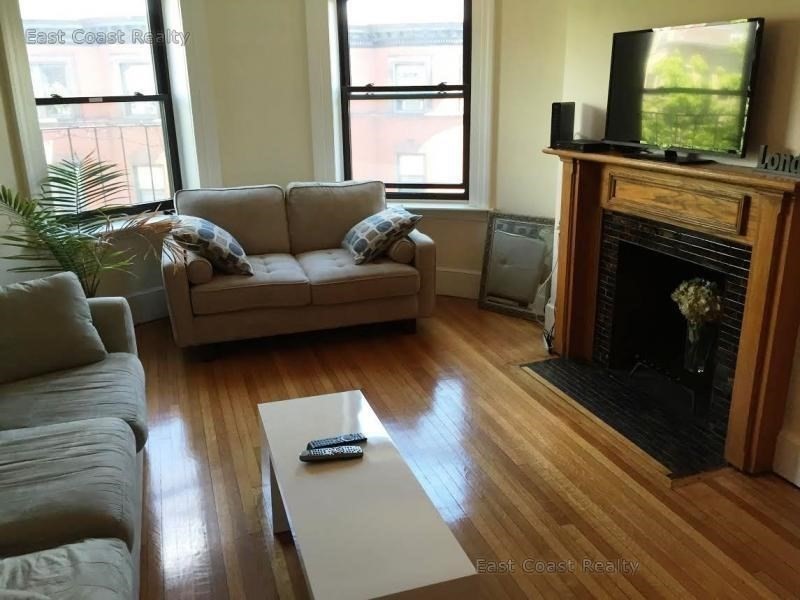 128 Hemenway St, Fenway