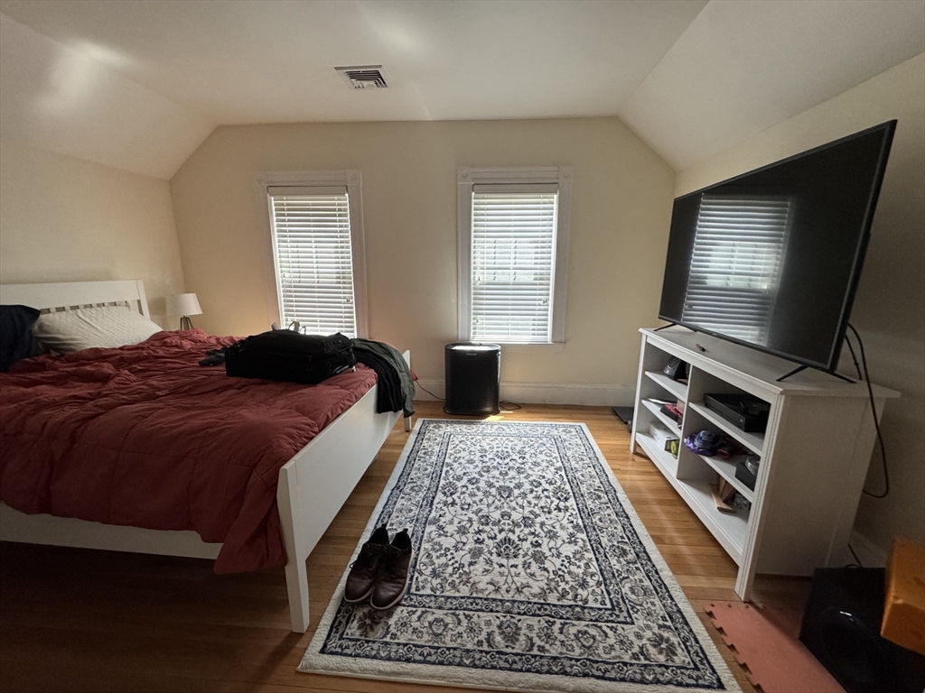 266 Lake Ave, Newton