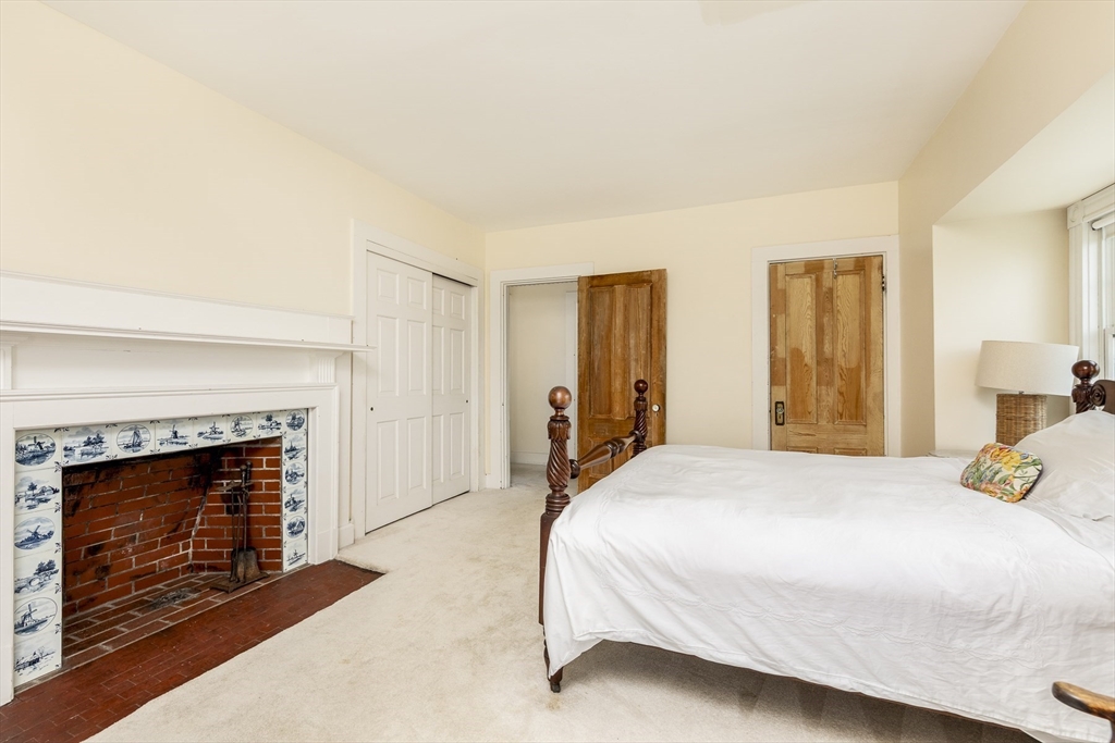 4 Spray Ave, Marblehead