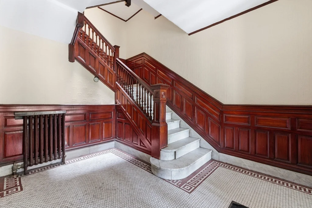 181 Harvard St, Coolidge Corner