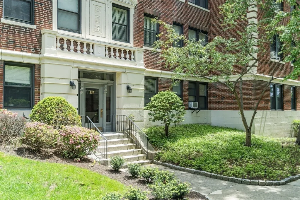 137 Englewood Ave, Brighton