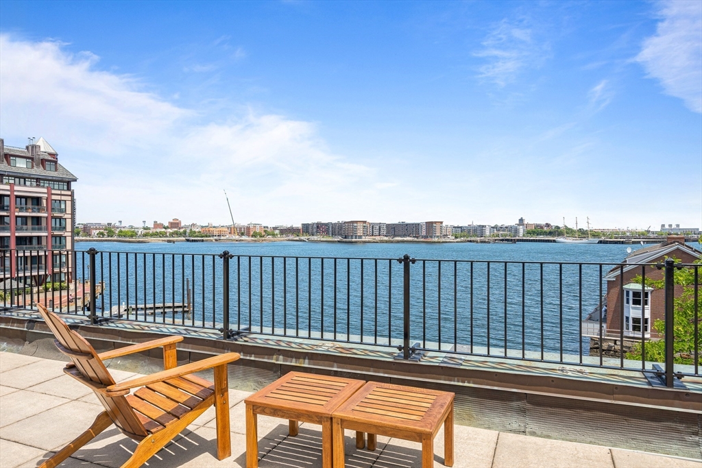 343 Commercial St, Waterfront