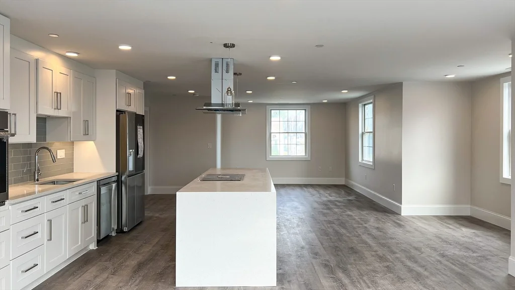 131 Cambridge St, Burlington