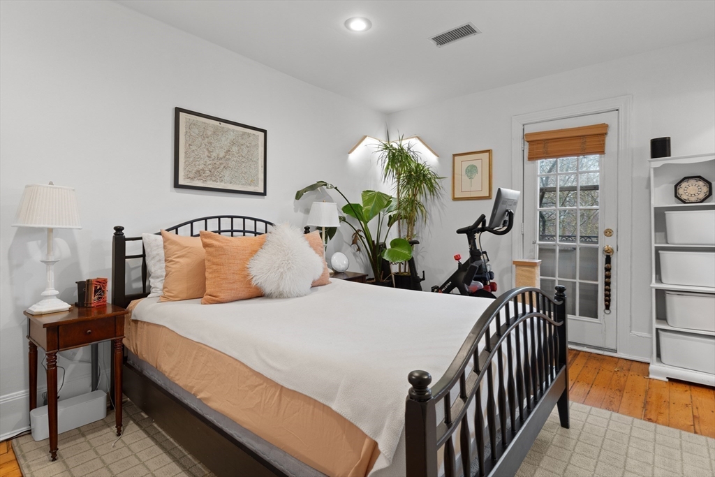 221 W Newton, South End