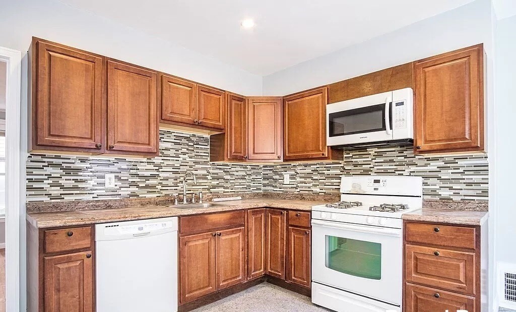 28 Moreland St, Winter Hill