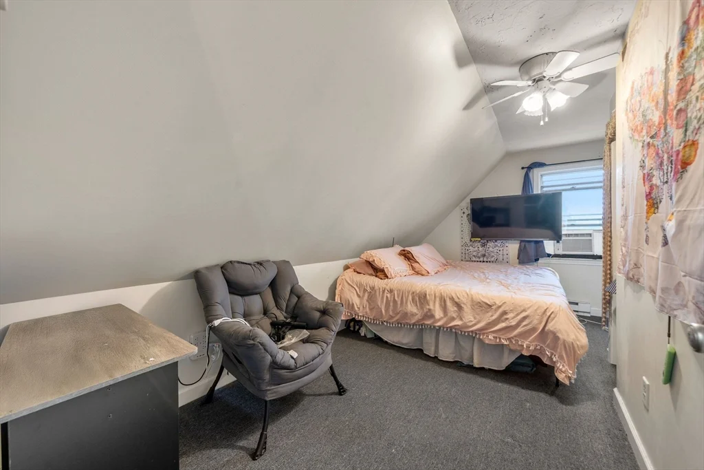 10 Holman St, Attleboro