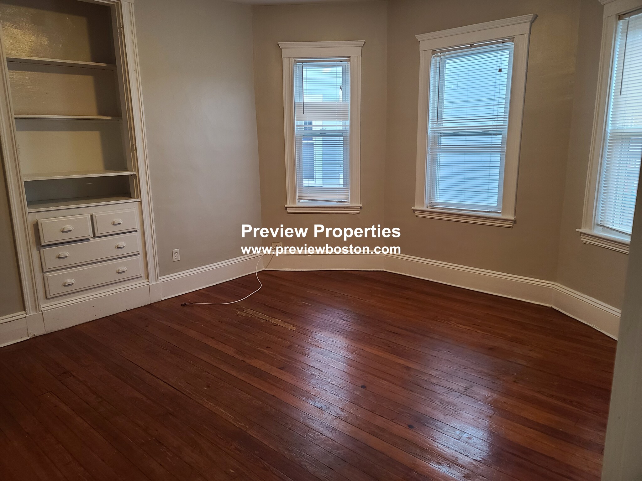 348 Faneuil St, Oak Square