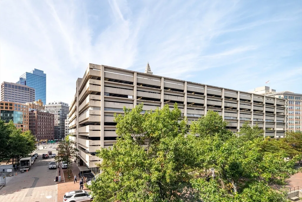 85 E India Row, Waterfront