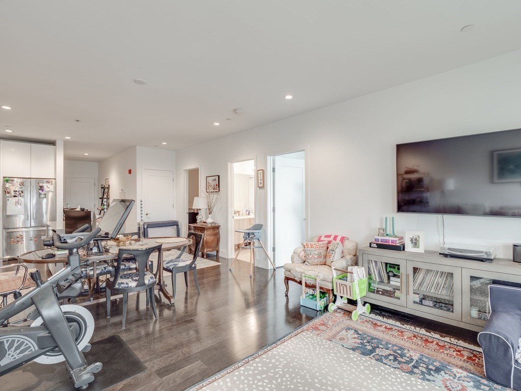 2 West 6th St, South Boston