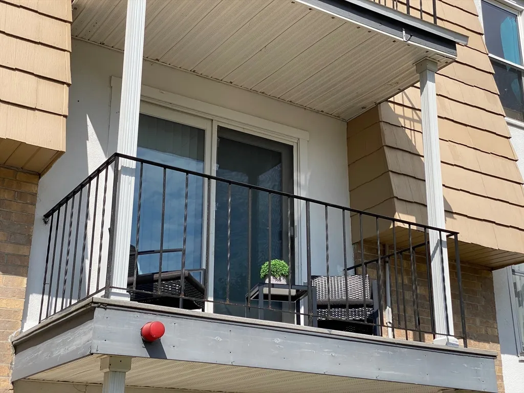 4 Shadowbrook Ln, Milford