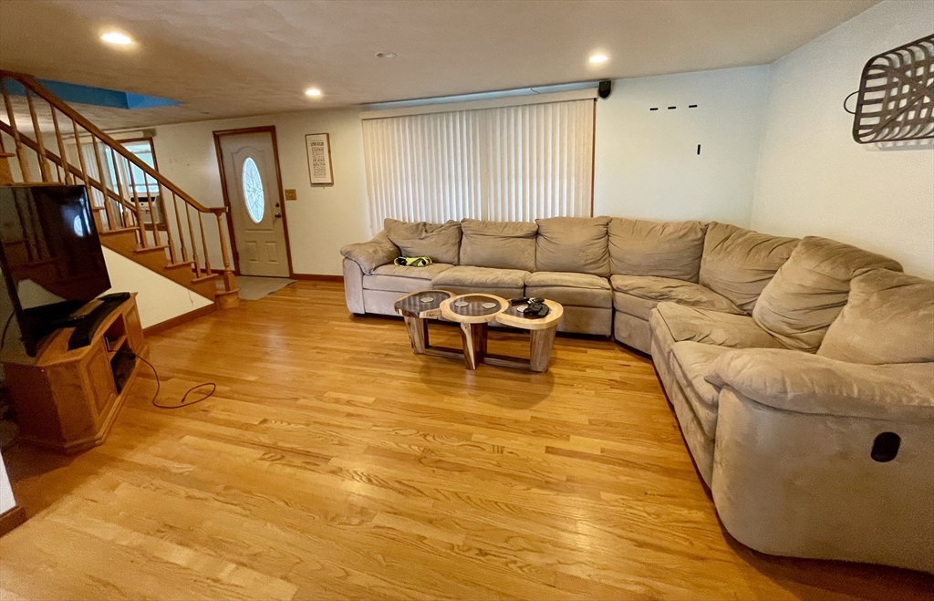 871 King St, Fall River