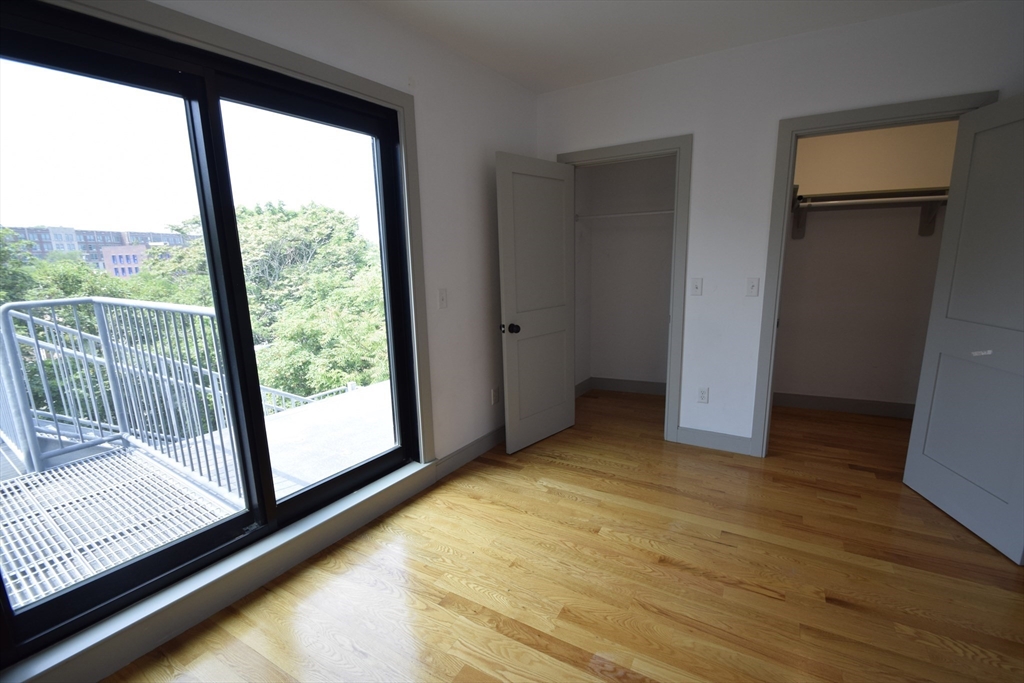 15 Maywood St, Roxbury