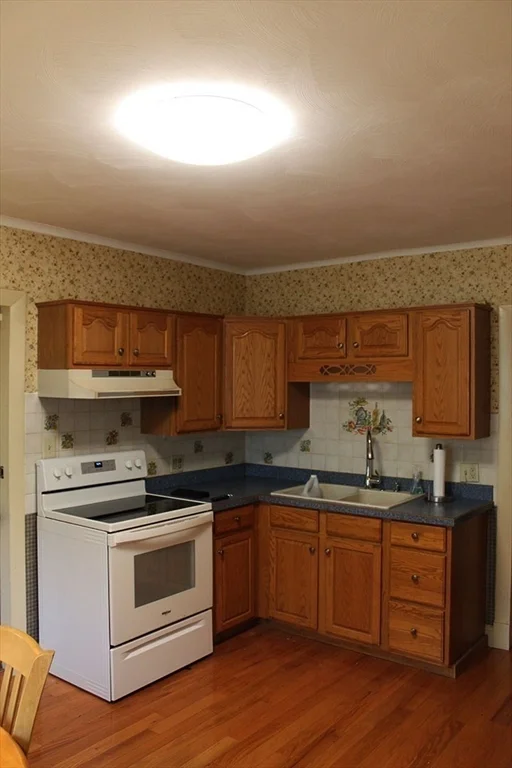 1859 Northampton St, Holyoke