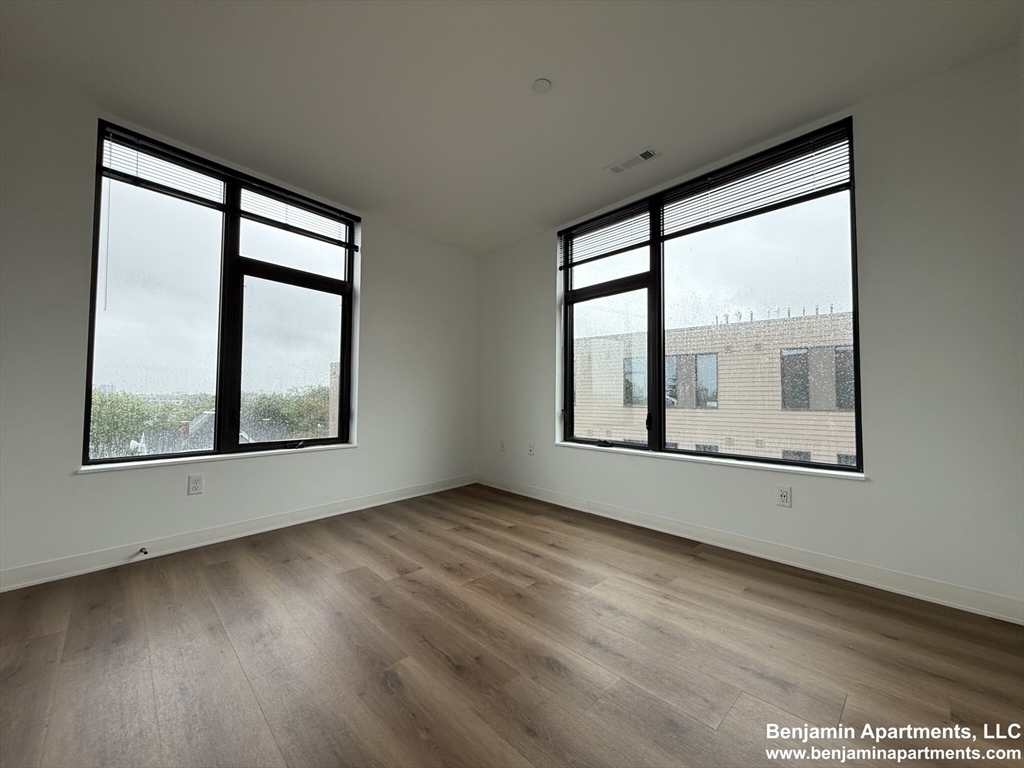 89 Brighton Ave, Allston