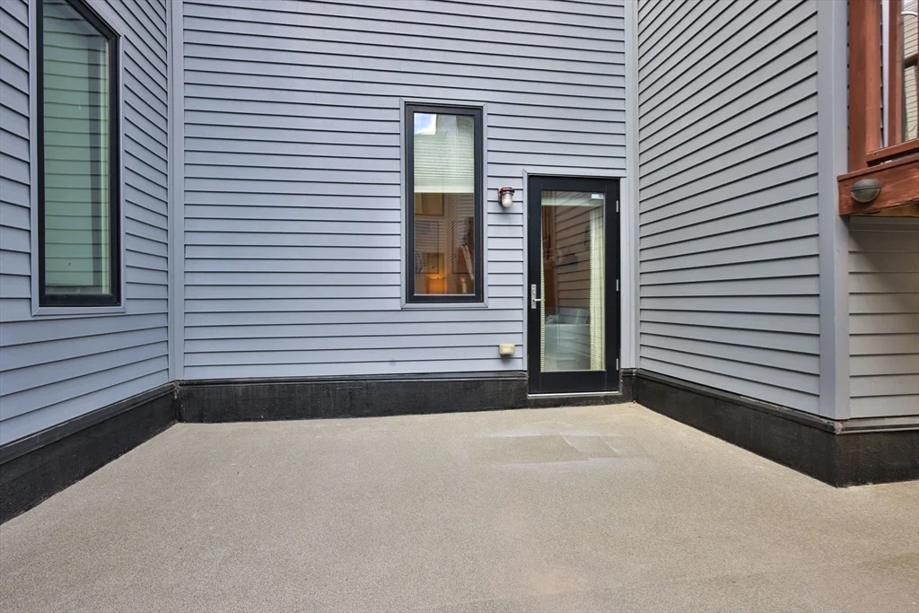 210 Bolton St, South Boston