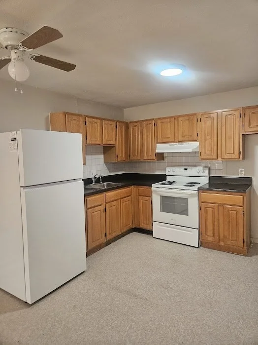 572 Cummins Highway, Mattapan