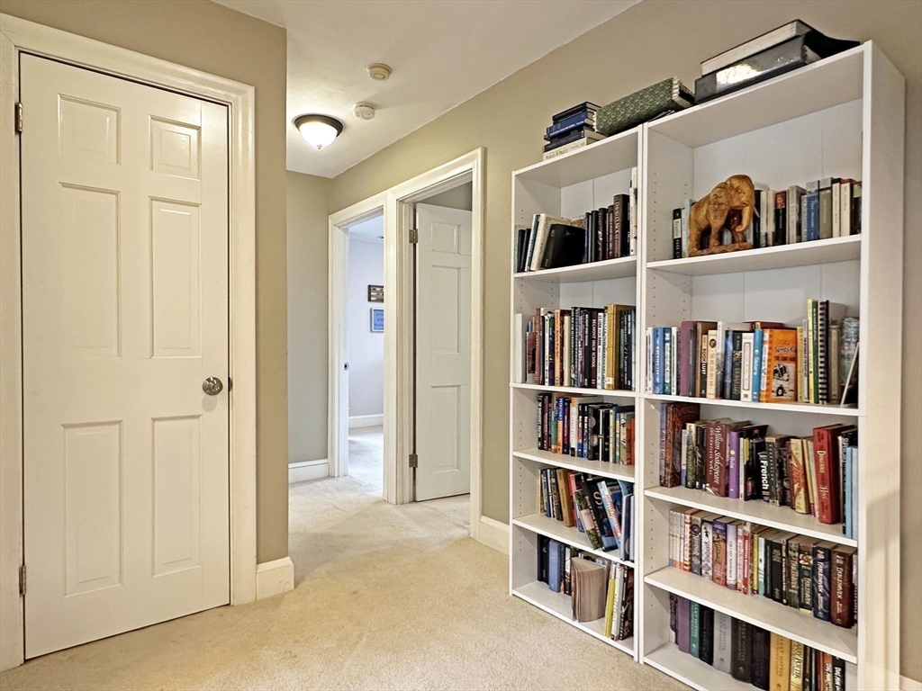 9 Lantern Rd, Belmont