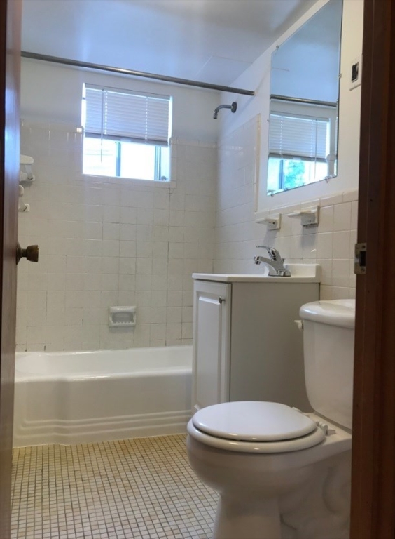 70-80 Harvard St, Banks Square