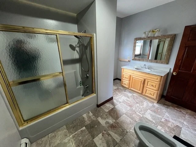 1657 Meridian, Fall River