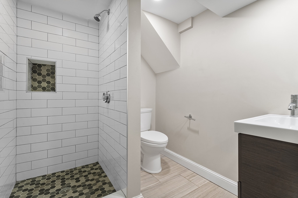 454 W 4th St, South Boston