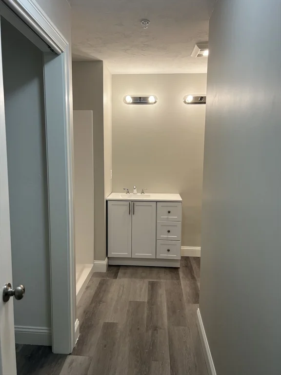 5 Santana Way, Carver