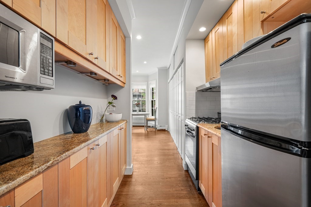 11 Dartmouth Pl, Boston