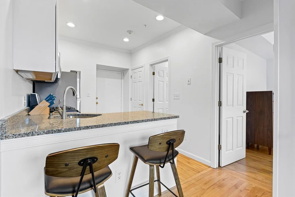 464 Hanover St, Waterfront