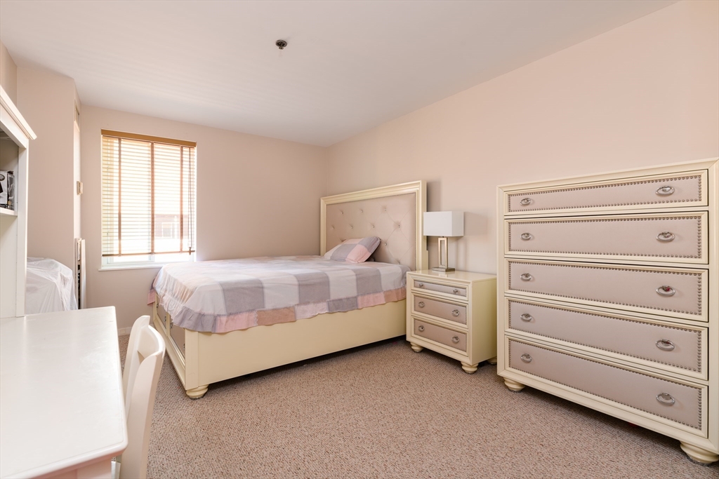 950 Massachusetts Ave, Riverside