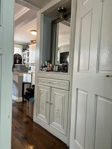 4 Centre Pl, Roxbury