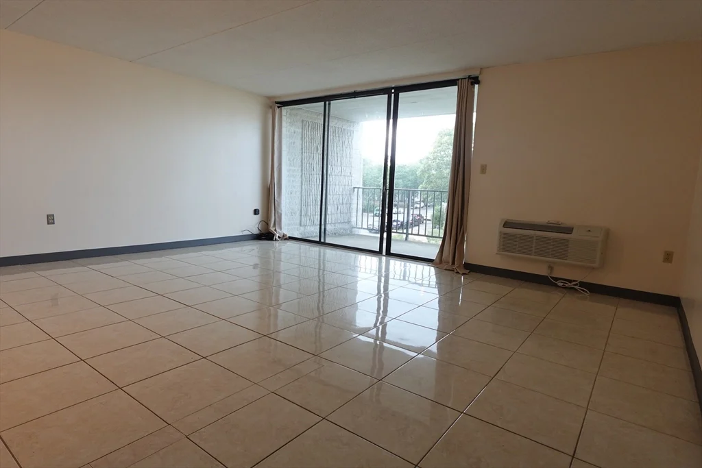 37 Skyline Dr, Braintree