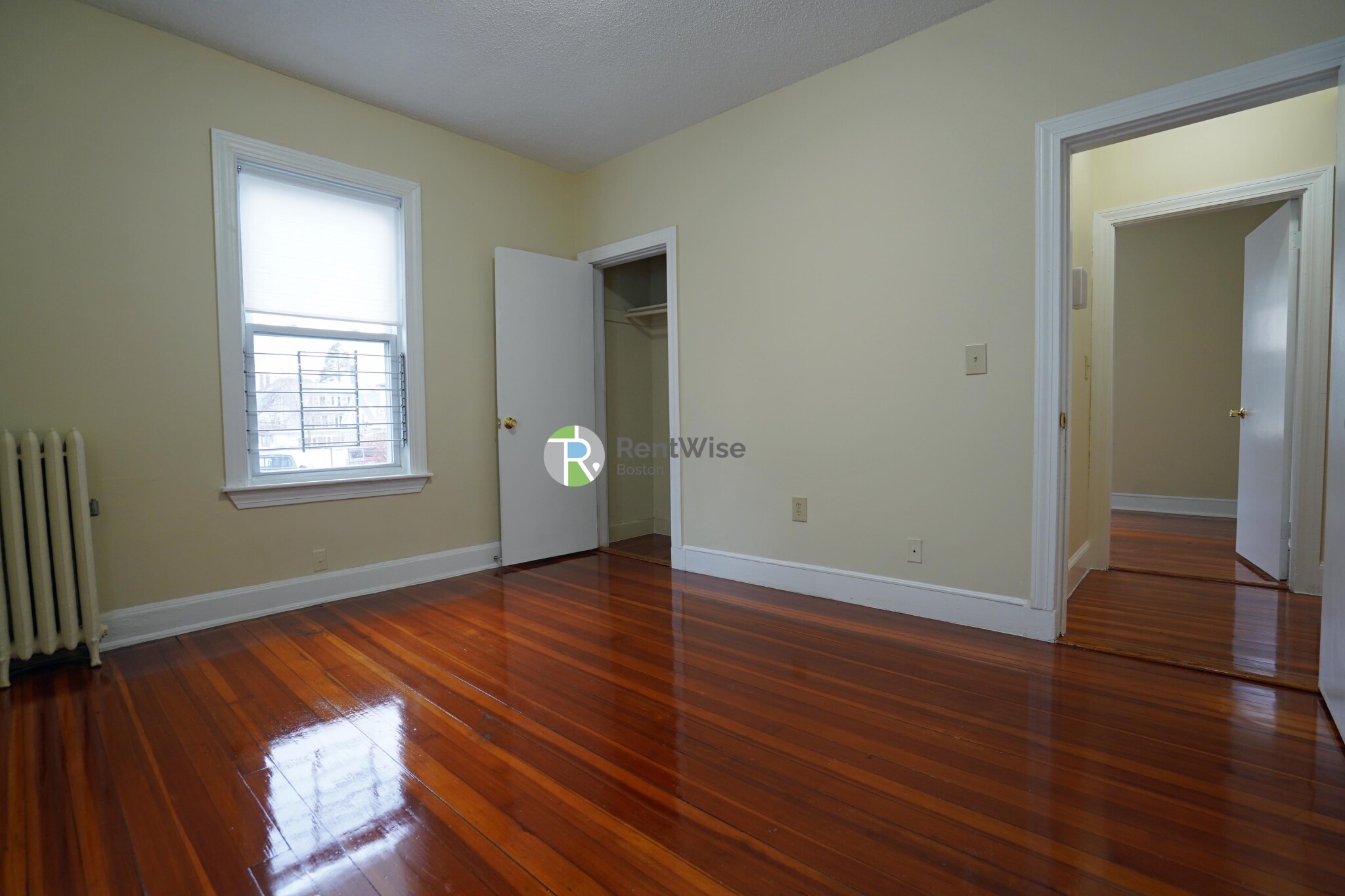 82 Robbins Pl, South Side