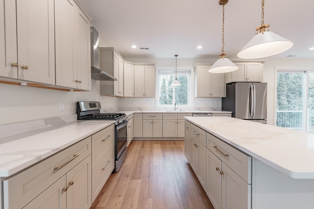 23 Moore St, Agawam