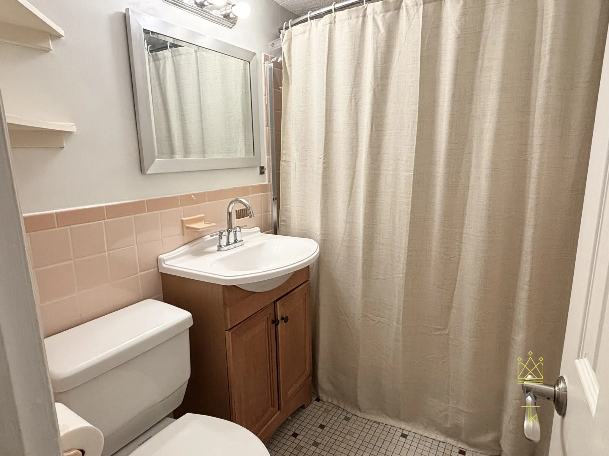 50 Green St, North Brookline